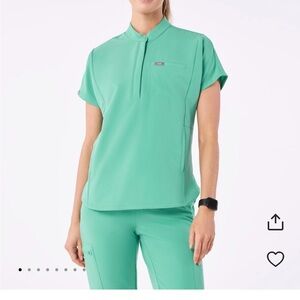 Figs Montex scrub top surgical green EUC